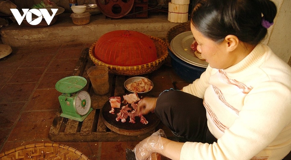To make a good banh chung, Tranh Khuc villagers are meticulous in selecting ingredients, from rice, mung beans and pork to the dong leaves used for wrapping.