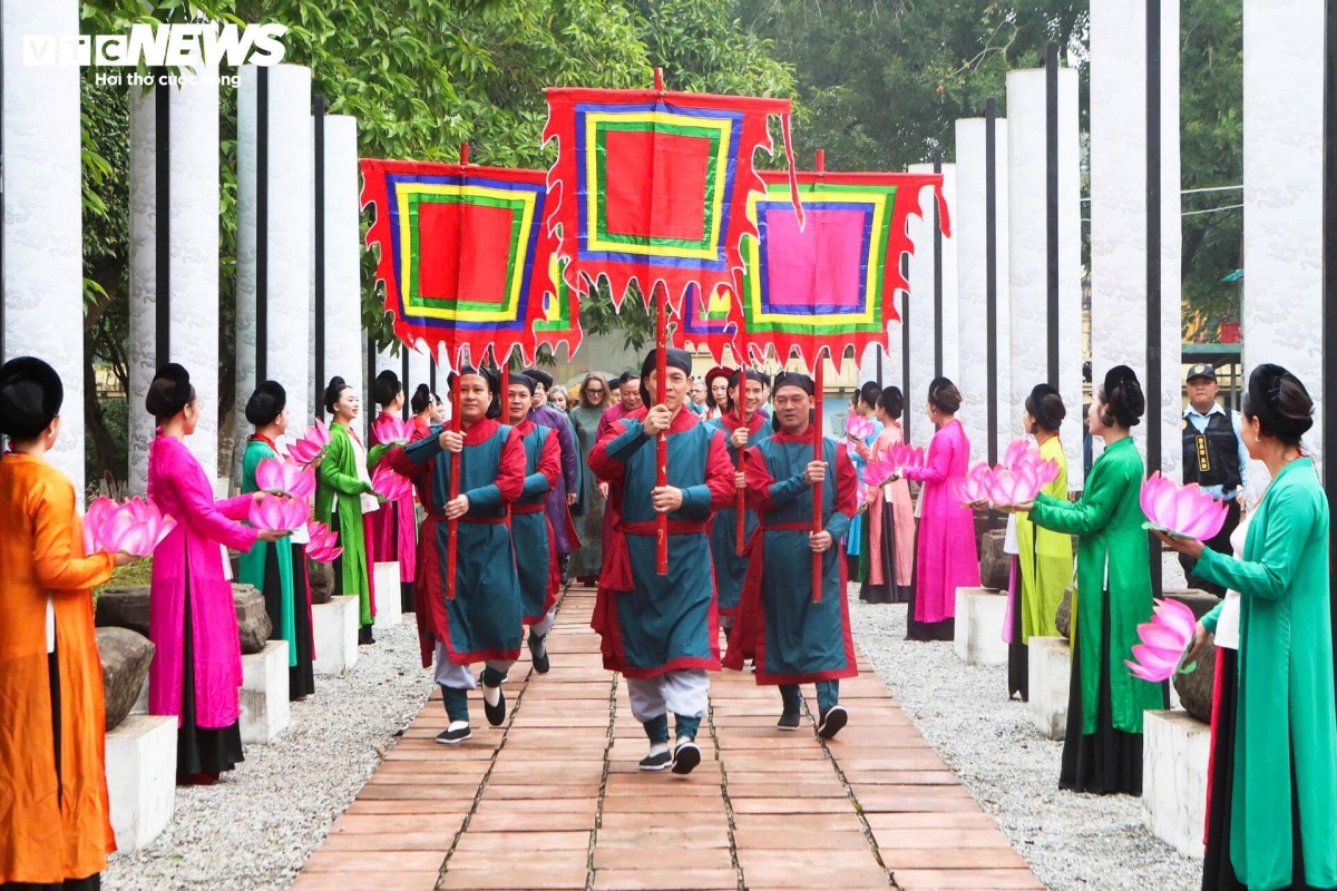 The series of activities is designed to revive Tet rituals once practiced at the Thang Long Imperial Citadel, helping the public gain a deeper understanding of traditional culture, rituals and ancestral heritage.