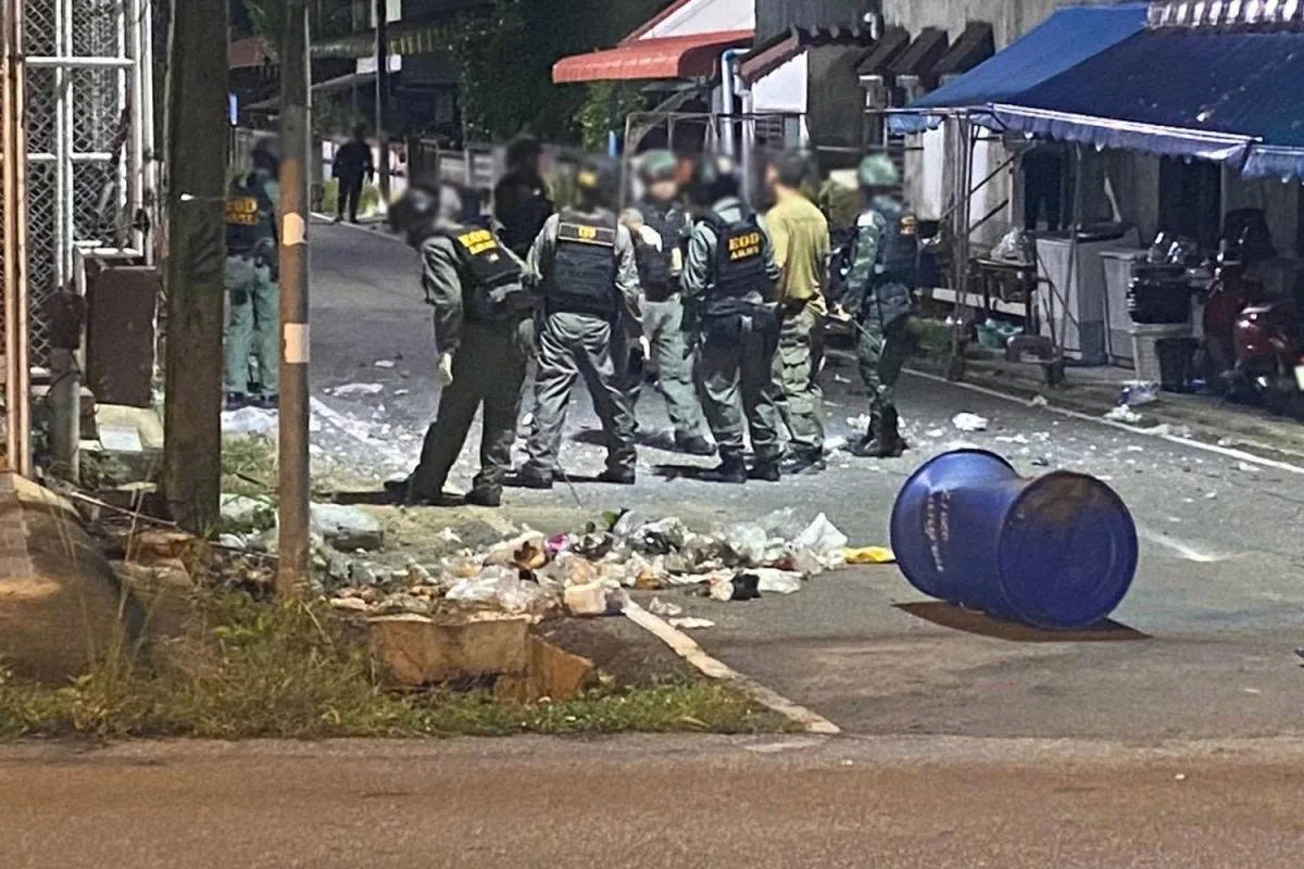 Ảnh lực lượng chức năng phong tỏa hiện trường một vụ đánh bom (Nguồn: Bangkok Post)