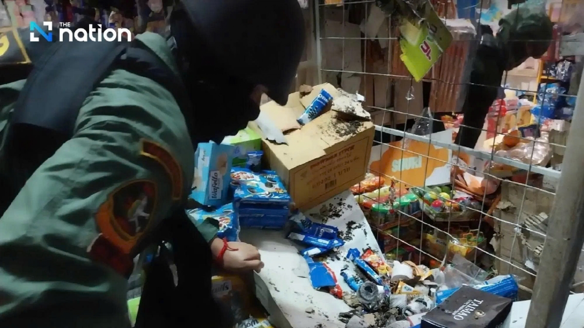 Một cửa tiệm tại địa phương bị hư hại - (Nguồn: The Nation)