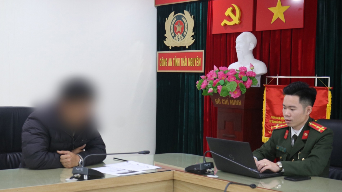 Phòng An ninh mạng và phòng, chống tội phạm sử dụng công nghệ cao Công an Thái Nguyên làm việc với N.T.A.