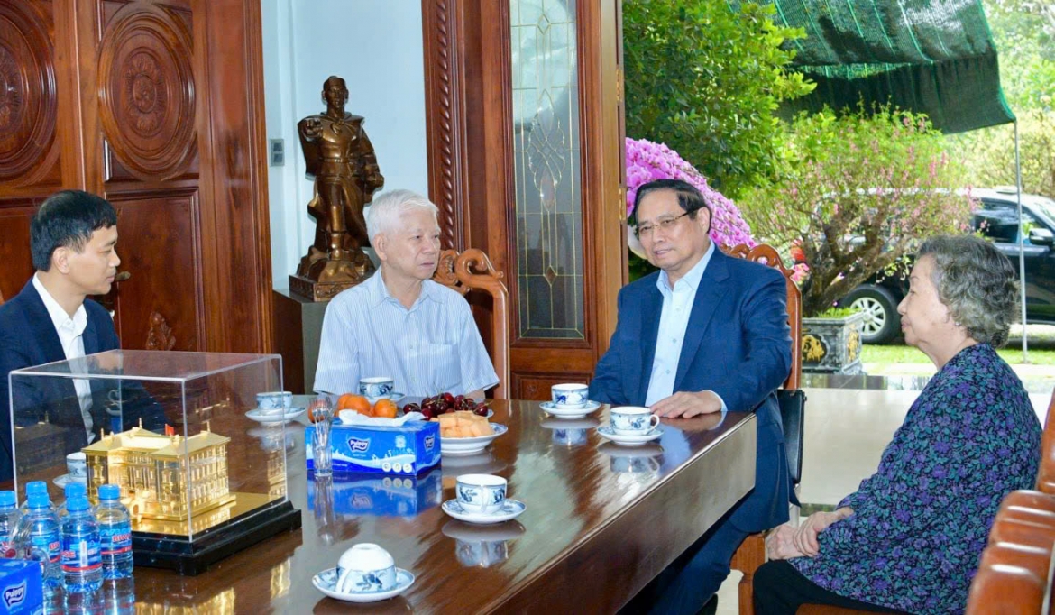 Thủ tướng Phạm Minh Chính và đoàn công tác thăm, chúc Tết nguyên Uỷ viên Bộ Chính trị, nguyên Chủ tịch nước Nguyễn Minh Triết