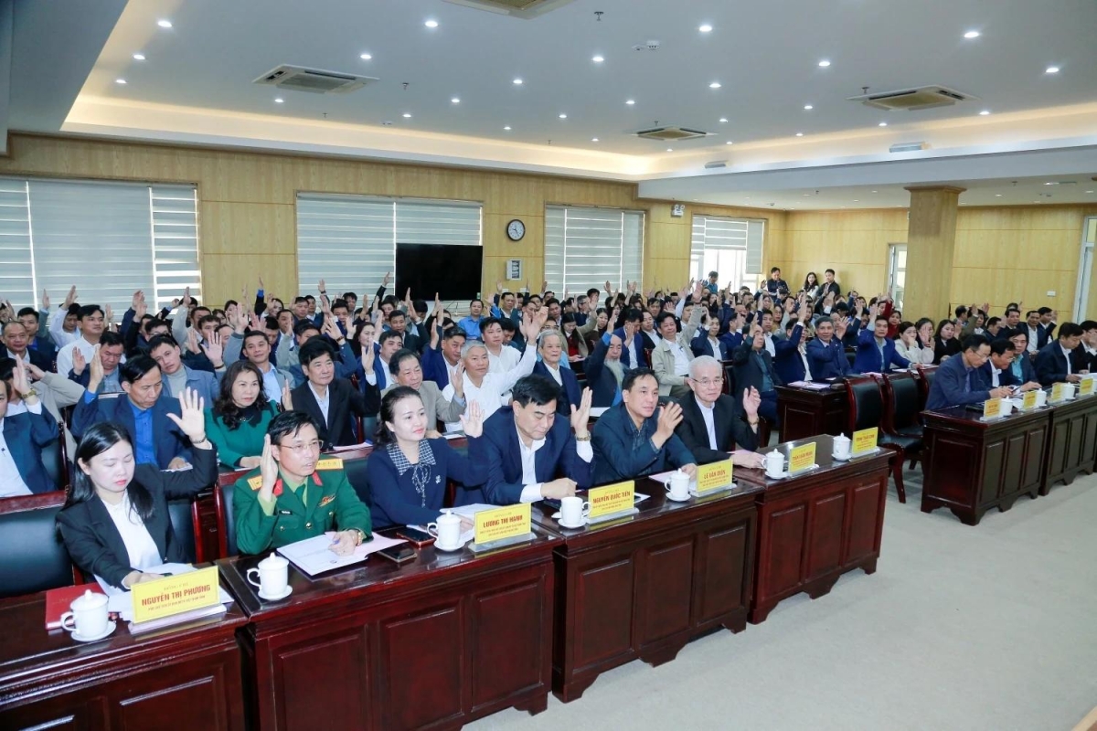 Các đại biểu biểu quyết thông qua cơ cấu, số lượng và danh sách những người đủ tiêu chuẩn ứng cử đại biểu Quốc hội khóa XVI và đại biểu HĐND tỉnh Thanh Hóa khóa XIX, nhiệm kỳ 2026-2031.