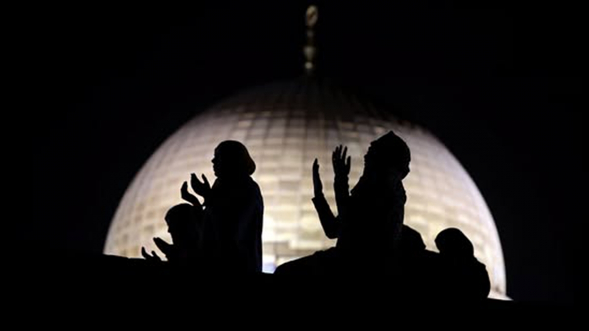 Người dân Hồi giáo bước vào Tháng lễ Ramadan chật vật mưu sinh và lời cầu nguyện cho thế giới hòa bình.