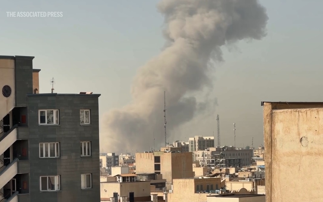 Liên quân Mỹ - Israel tập kích Tehran. Ảnh: AP.