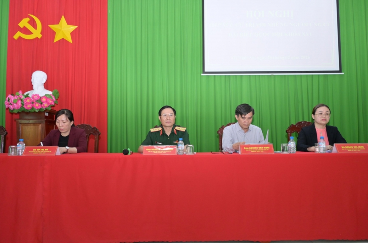 Thứ trưởng Bộ Quốc phòng, Tổng tham mưu trưởng Quân đội Nhân dân Việt Nam Nguyễn Tân Cương ứng cử viên đại biểu Quốc hội tham gia tiếp xúc cử tri tại xã Mỹ Tịnh An, tỉnh Đồng Tháp