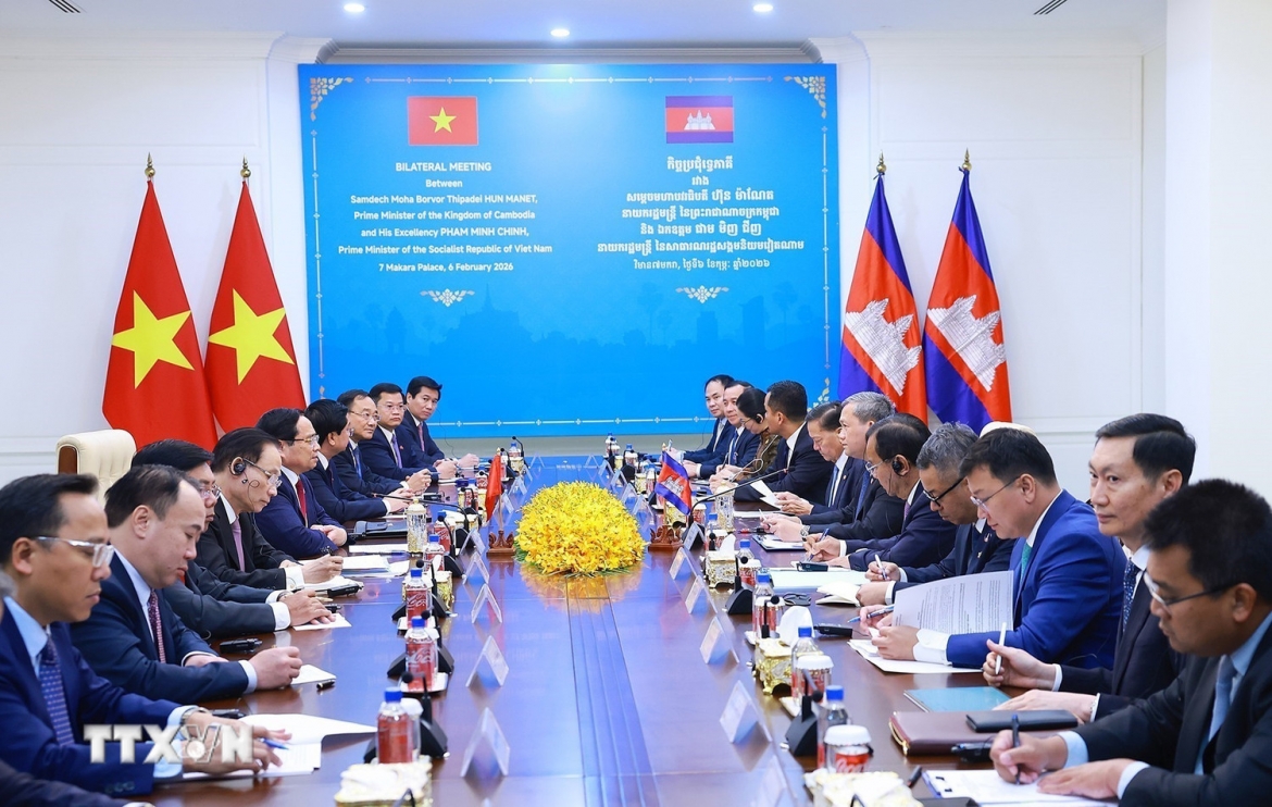 Nhân dịp tham dự Cuộc gặp giữa Bộ Chính trị Trung ương Đảng ta với Ban Thường vụ Trung ương Đảng Nhân dân Campuchia (CPP) và Cuộc gặp giữa 3 người đứng đầu 3 Đảng Việt Nam - Campuchia - Lào, ngày 6/2, Thủ tướng Phạm Minh Chính đã có cuộc hội kiến với Thủ tướng Campuchia Hun Manet nhằm đánh giá kết quả hợp tác đạt được thời gian qua đồng thời trao đổi các biện pháp thúc đẩy quan hệ song phương thời gian tới. (Ảnh: TTXVN)