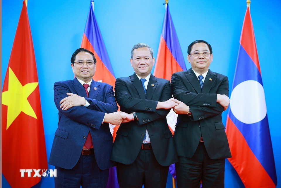 Cũng trong ngày 6/2, tại thủ đô Phnom Penh, Thủ tướng Phạm Minh Chính đã có cuộc gặp làm việc với Thủ tướng Campuchia Hun Manet và Thủ tướng Lào Sonexay Siphandone nhằm triển khai Kết luận Cuộc gặp giữa 3 người đứng đầu 3 Đảng Việt Nam - Campuchia - Lào diễn ra trước đó. (Ảnh: TTXVN)