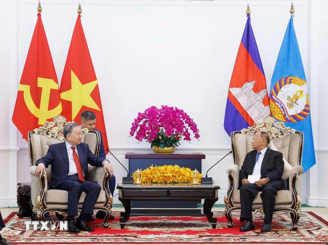 Tổng Bí thư Tô Lâm hội kiến Chủ tịch danh dự Đảng Nhân dân Campuchia Heng Samrin.
(Ảnh: Thống Nhất/TTXVN)