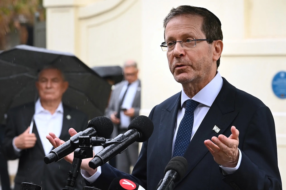 Tổng thống Israel Issac Herzog phát biểu tại khu vực tưởng niệm 14 nạn nhân thiệt mạng vì vụ xả súng khủng bố vào tháng 12/2025. Nguồn: Kate Geraghty