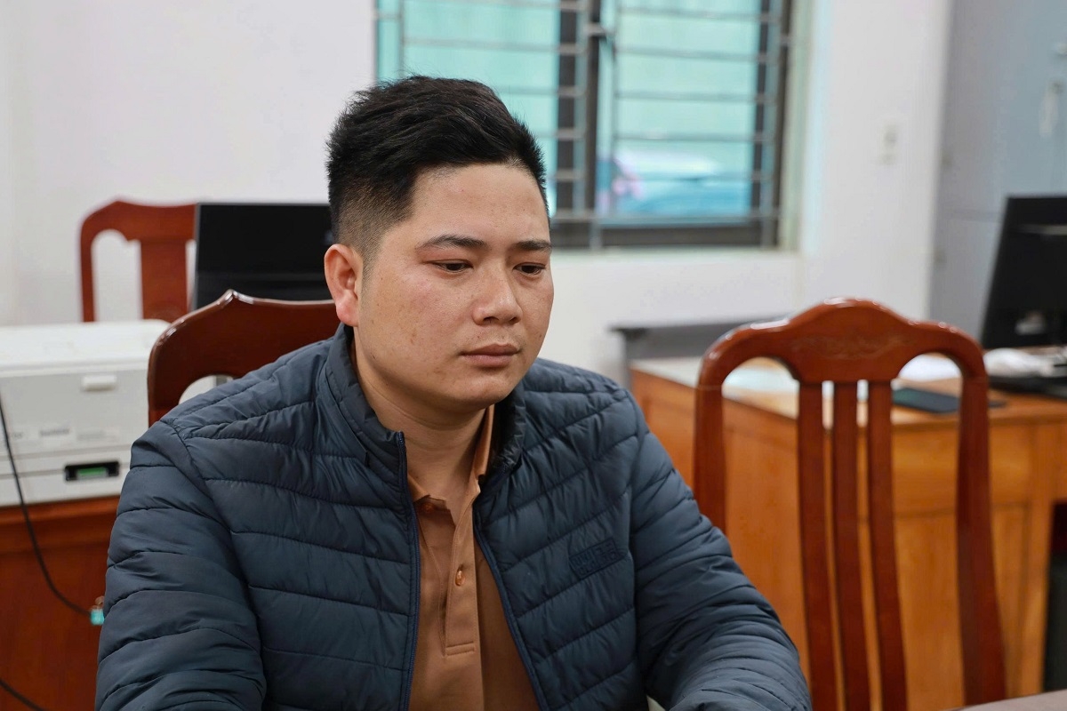 Triệu Văn Nội có hành vi điều khiển thuyền gắn máy chở quá số người quy định (22/12 người).