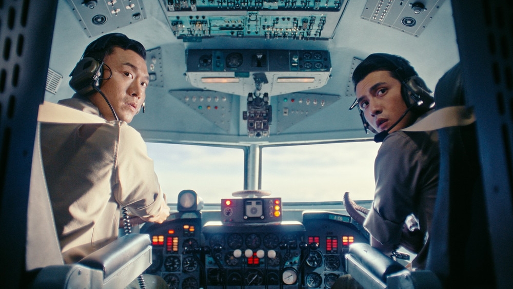 Xuân Phúc và Trần Ngọc Vàng trong "Tử chiến trên không"