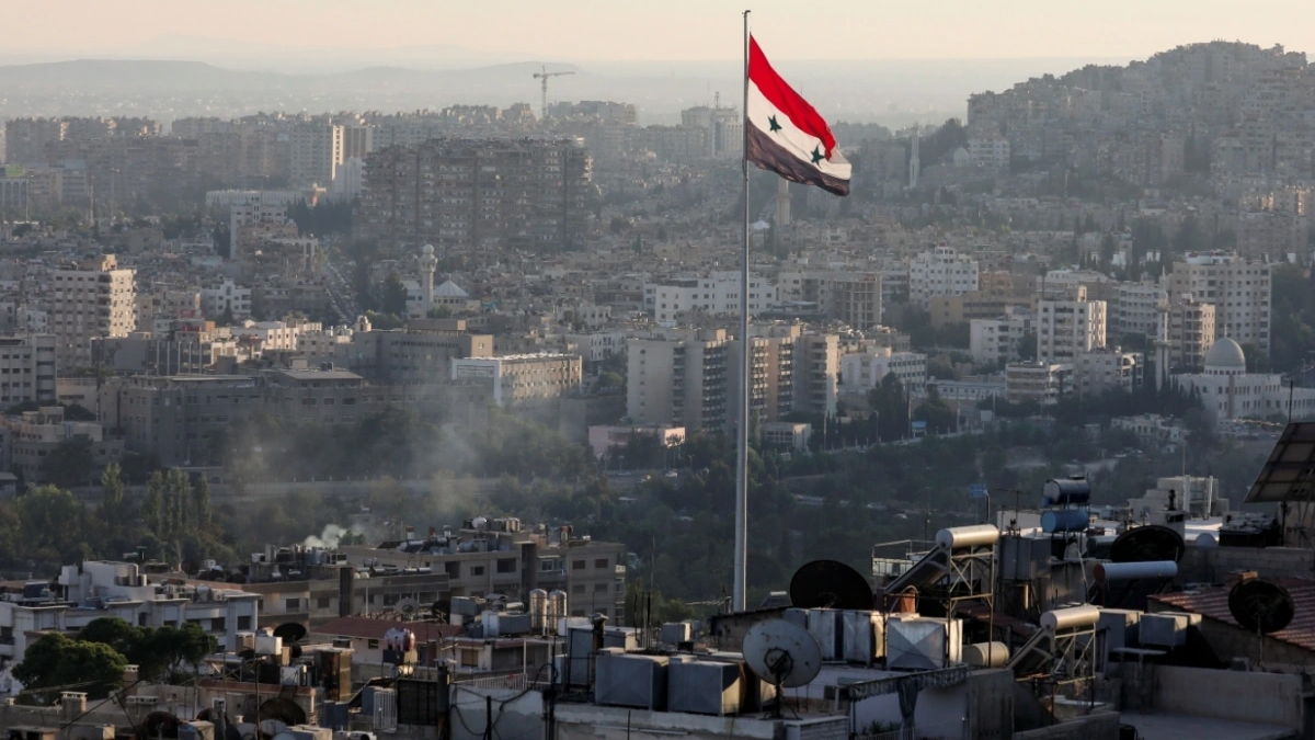 Lá cờ Syria tung bay ở trung tâm Damascus, Syria. (Ảnh minh họa: Reuters)