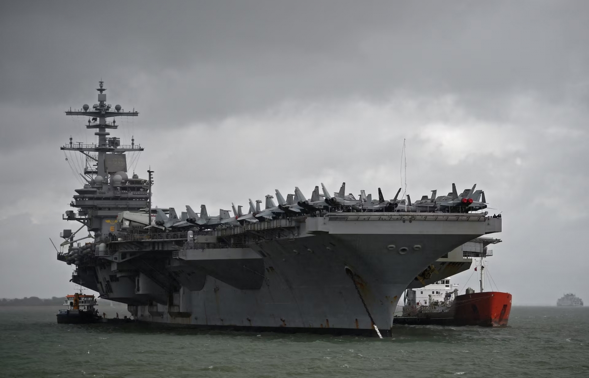 Tàu sân bay USS George H.W. Bush. Ảnh: Reuters