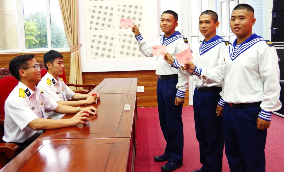 Các chiến sĩ đã hoàn thành nghĩa vụ và quyền lợi tham gia bầu cử sớm