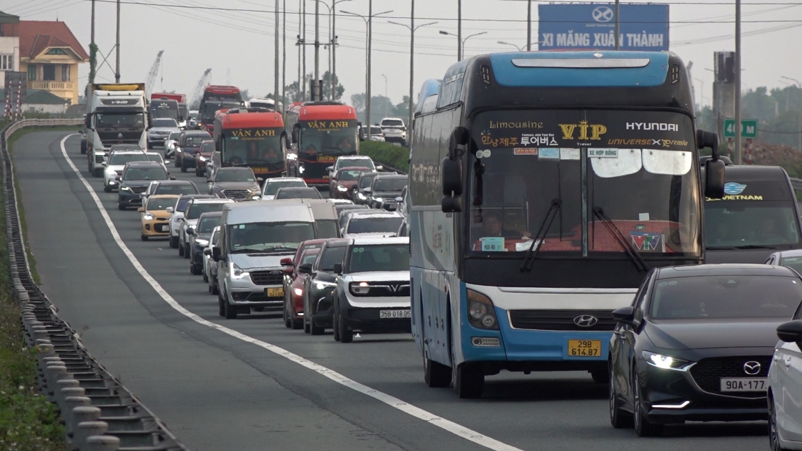 Thủ tướng Phạm Minh Chính ký ban hành Công điện 16/CĐ-TTg về bảo đảm trật tự, an toàn giao thông dịp Tết Nguyên đán 2026.