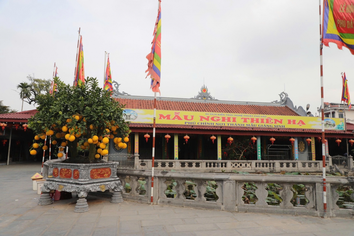 Phủ Dầy linh thiêng trong sắc xuân