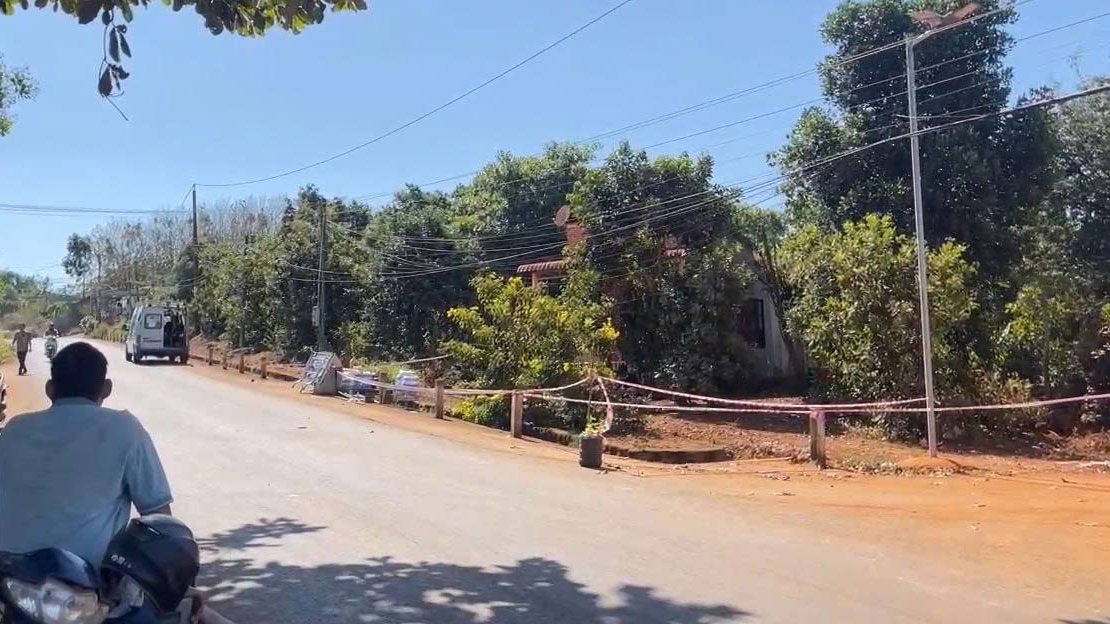 Công an khám nghiệm hiện trường, điều tra vụ việc