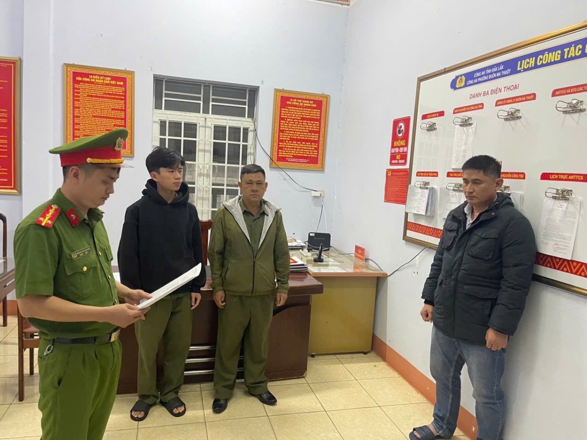 Cơ quan điều tra thi hành các quyết định tố tựng đối với Nguyễn Huy Vũ.