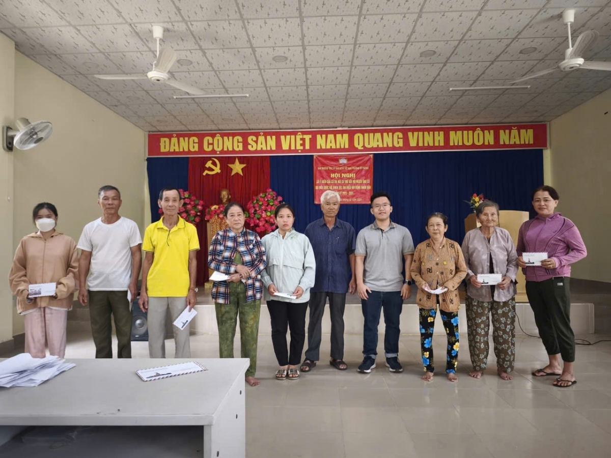 Tại các khu dân cư các tấm lòng nhân ái đã chung tay hỗ trợ quà Tết cho hộ nghèo 