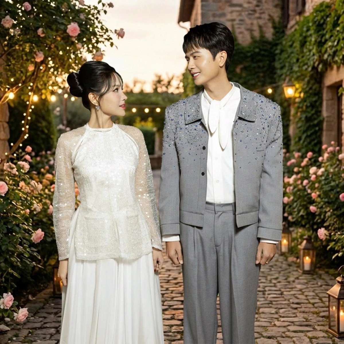 Trong dịp lễ Tình nhân, Huỳnh Phương đăng tải ảnh tình tứ bên Khả Như. Cả hai diện trang phục đồng điệu. "Vẻ đẹp không nằm trên gò má mà nằm trong đôi mắt của kẻ si tình", nam diễn viên chia sẻ.