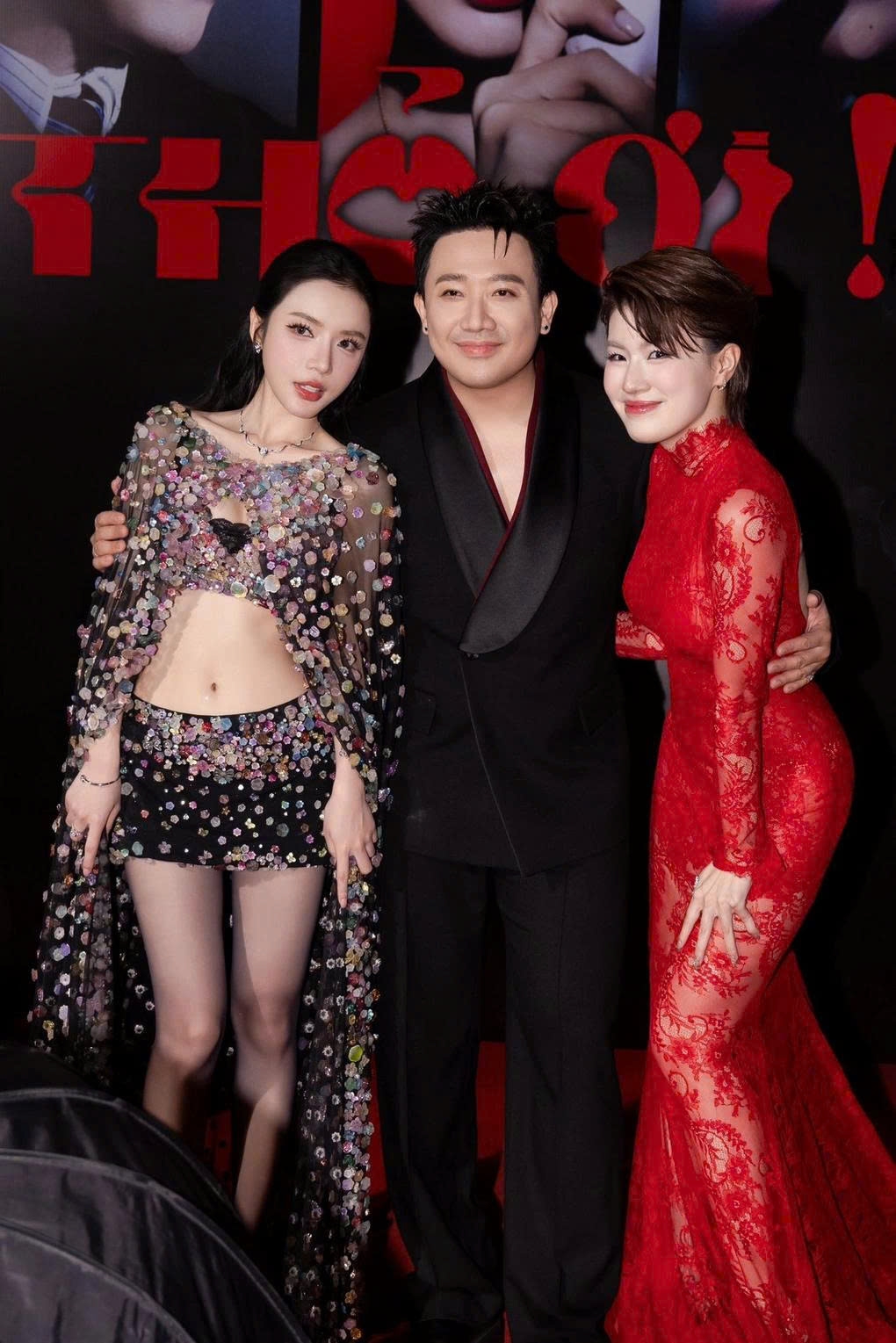 Đạo diễn Trấn Thành (giữa) cùng hai diễn viên phim "Thỏ ơi!!" - Lyly (trái) và Pháo. Ảnh: ĐPCC