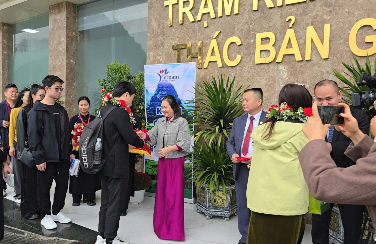 Sở Văn hóa, Thể thao và Du lịch Cao Bằng đón đoàn du khách quốc tế đến Trạm kiểm soát Thác Bản Giốc (xã Đàm Thủy) nhân dịp năm mới Bính Ngọ 2026. Nguồn: Sở VHTTDL Cao Bằng