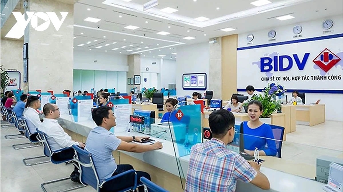 NHNN đặt mục tiêu tăng trưởng tín dụng 15%, thấp hơn mức tăng 19% của năm 2025, tương đương gần 2,8 triệu tỷ đồng được “bơm” ra nền kinh tế. ( Ảnh minh họa)