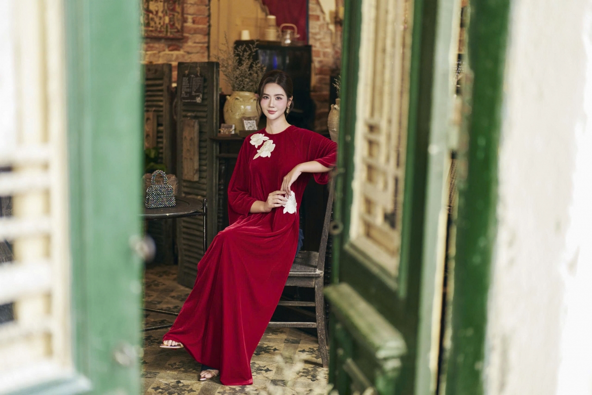 Về lịch trình đón xuân, nữ diễn viên vẫn giữ thói quen chúc Tết hai bên nội, ngoại và cùng con trai quây quần bên ông bà.