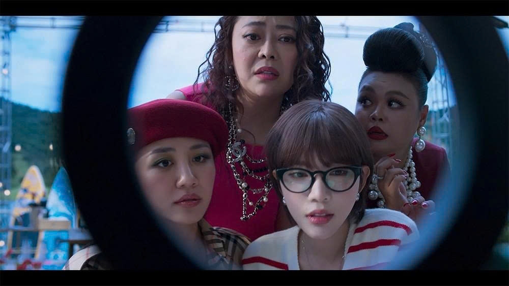 "Thỏ ơi!!" gây tranh cãi khi có nhiều thoại chửi thề. Ảnh: ĐPCC