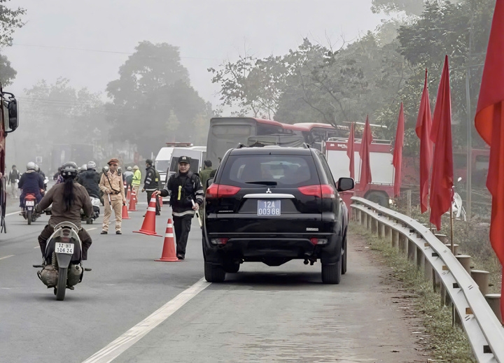 Hiện trường vụ 2 xe khách đối đầu khiến 6 người thương vong.