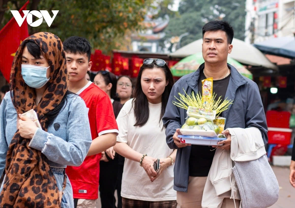 For generations, the first full moon day of the Lunar New Year (the 15th day of the first lunar month) has been considered a major spiritual occasion for many Vietnamese people, as it is believed to mark the first radiant full moon of the new year, symbolising purity, renewal and the gentle warmth of early spring.