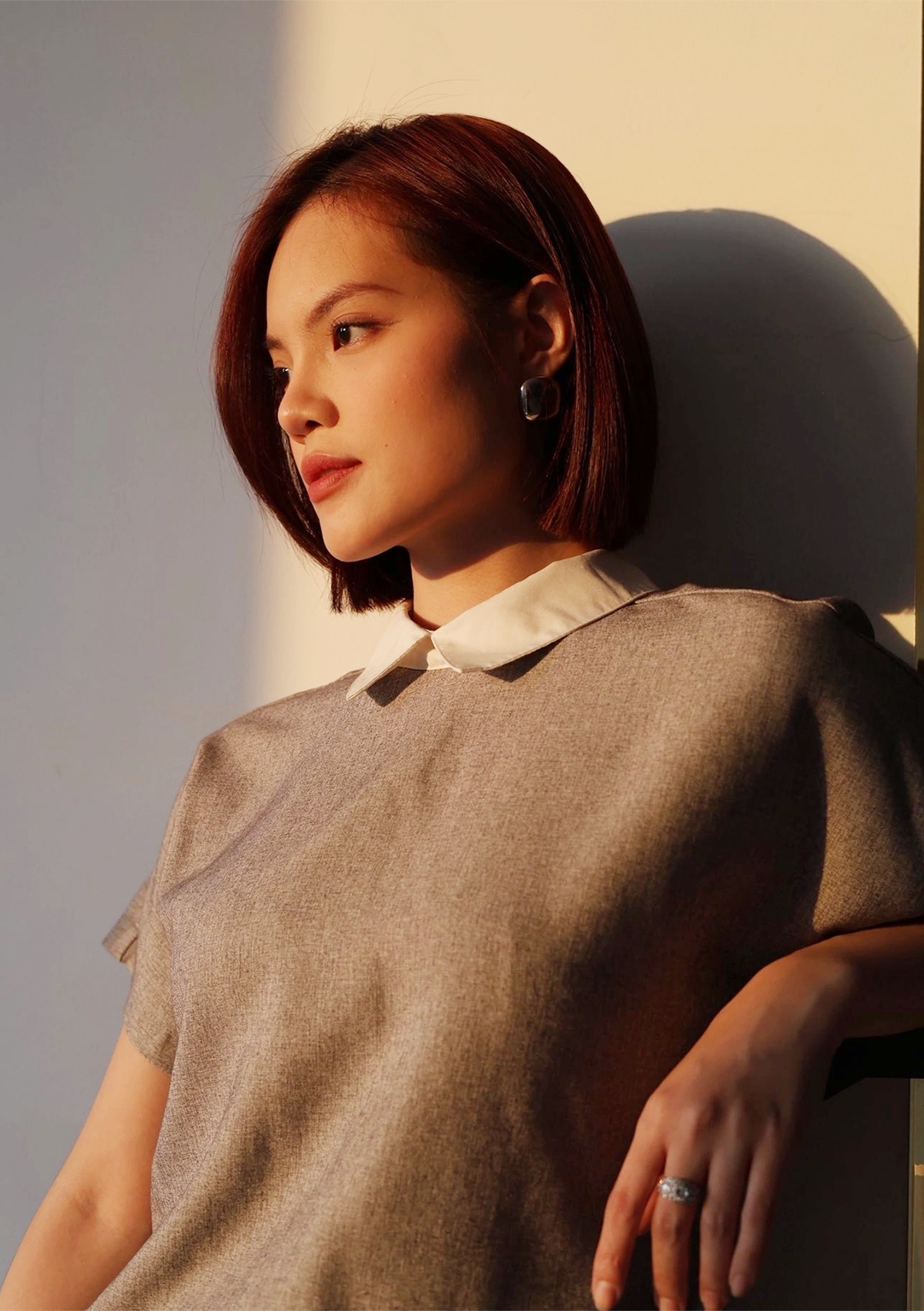 Ca sĩ Sunny Đan Ngọc, bà xã của diễn viên Đoàn Minh Tài, được khán giả khen trẻ trung, năng động sau khi cắt tóc ngắn.