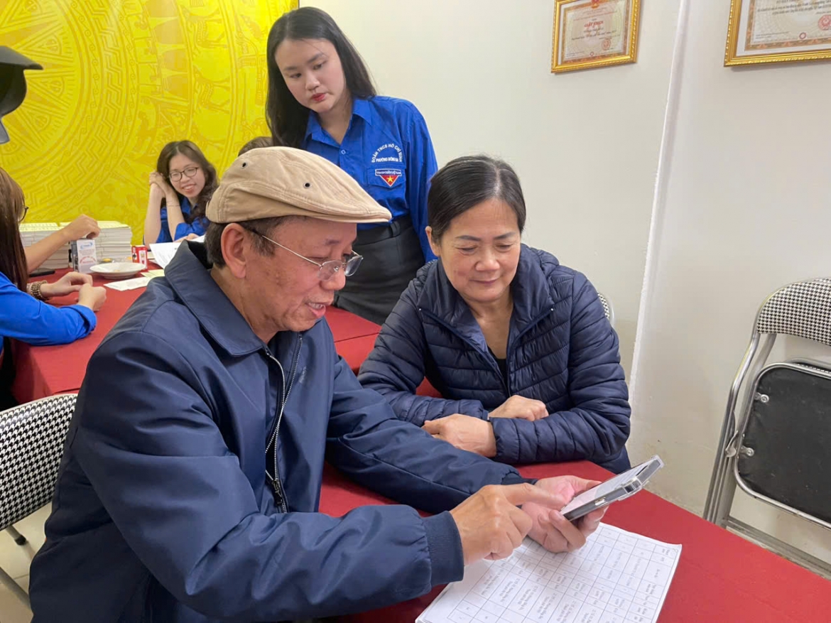 Ông Trần Đình Việt, Bí thư Chi bộ khu dân cư 58, Tổ trưởng hòm phiếu số 8, phường Đống Đa 