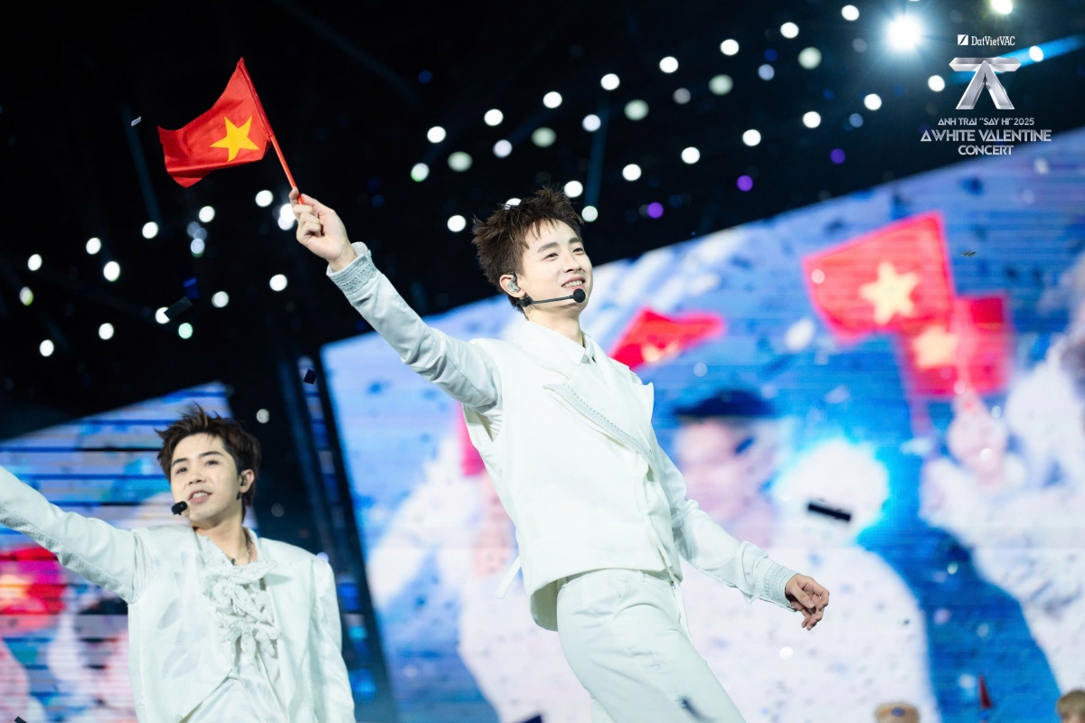 Dàn Anh trai khuấy động Mỹ Đình trong concert Valentine đặc biệt