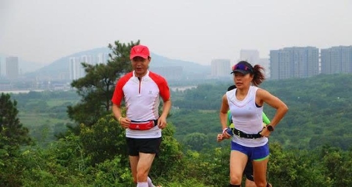 Chạy bộ 30 phút vào buổi sáng có thể giúp bạn bắt đầu ngày mới với tâm trạng tích cực.