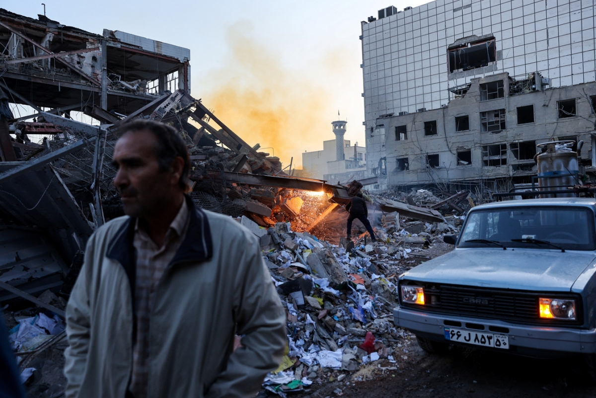 Khung cảnh hoang tàn sau một cuộc tấn công của Israel và Mỹ vào Iran. Ảnh: Reuters