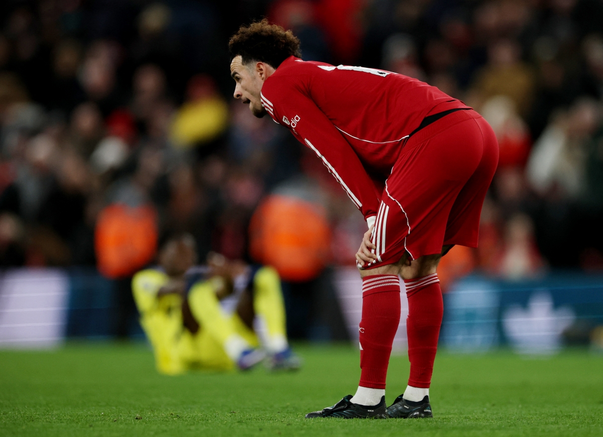 Liverpool đánh rơi chiến thắng trước Tottenham