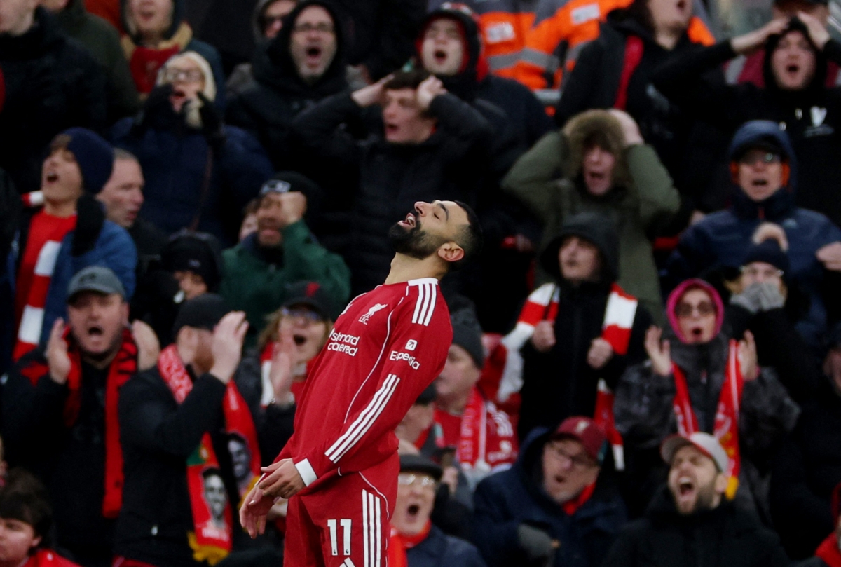 Sự tiếc nuối của Salah và các CĐV Liverpool. (Ảnh: Reuters)
