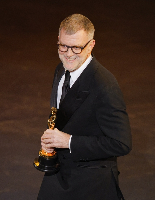 Paul Thomas Anderson giành giải Oscar cho Kịch bản chuyển thể xuất sắc nhất với bộ phim “One Battle After Another”. Trong bài phát biểu nhận giải, đạo diễn gửi lời cảm ơn tới Thomas Pynchon cùng gia đình mình - “những người đã chịu đựng được những khó khăn khi sống cùng một nhà văn”.