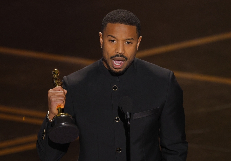 Michael B. Jordan giành giải Nam diễn viên chính xuất sắc nhất với bộ phim “Sinners”. Anh vượt qua hàng loạt tên tuổi lớn để ghi dấu ấn bằng vai diễn cặp song sinh trong phim kinh dị "Sinners".