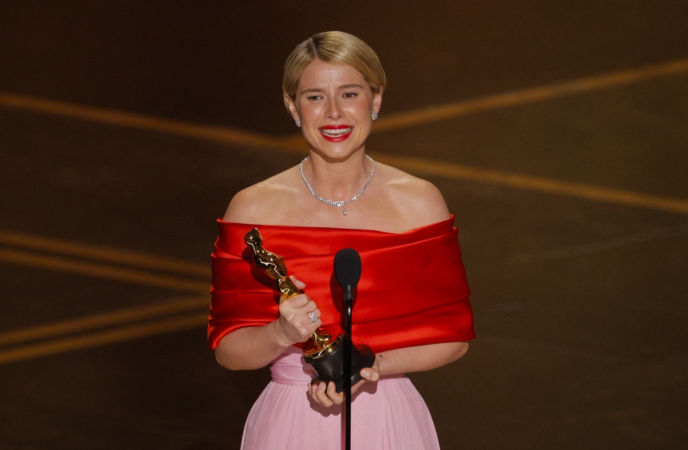 Trong "Hamnet", Jessie Buckley vào vai Agnes, vợ của đại văn hào William Shakespeare (Paul Mescal thủ vai). Với Oscar, nữ diễn viên hoàn tất chuỗi chiến thắng các giải thưởng lớn trong mùa giải năm nay, gồm Quả Cầu Vàng, Critics' Choice Awards, BAFTA, Actors Awards 2026. 