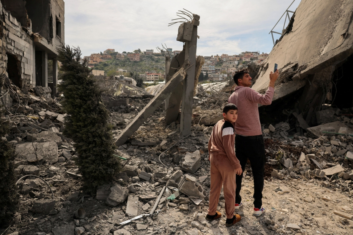 Tòa nhà bị phá hủy bởi một cuộc tấn công của Israel. Ảnh: Reuters