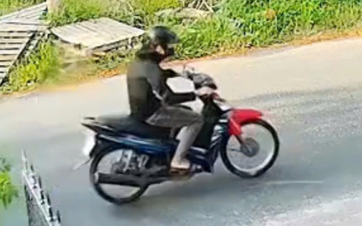 Hình ảnh đối tượng Nguyễn Minh Đô trên đường tẩu thoát sau khi giật tài sản của nạn nhân (Ảnh: Công an thành phố Cần Thơ)