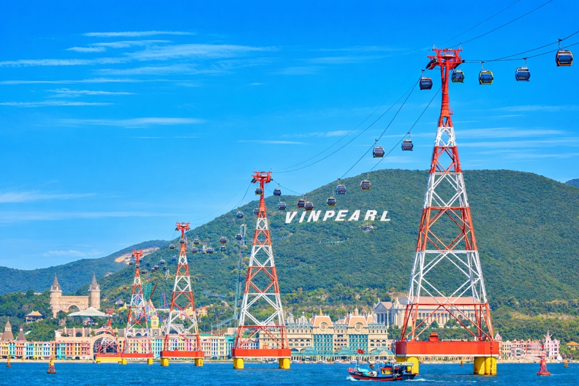 Tuyến cáp treo Vinpearl - biểu tượng du lịch của thành phố biển Nha Trang.