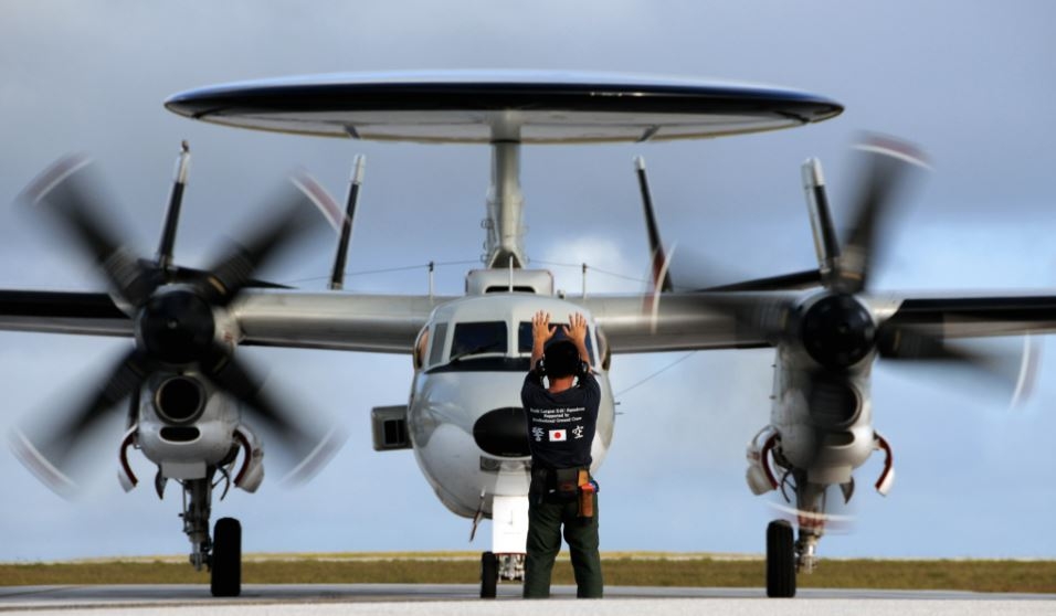 Máy bay cảnh báo sớm E-2D Hawkeye. Ảnh: Hải quân Mỹ
