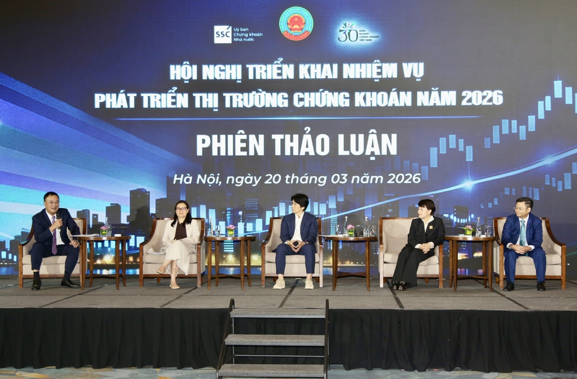 Các đại biểu thảo luận tại hội nghị