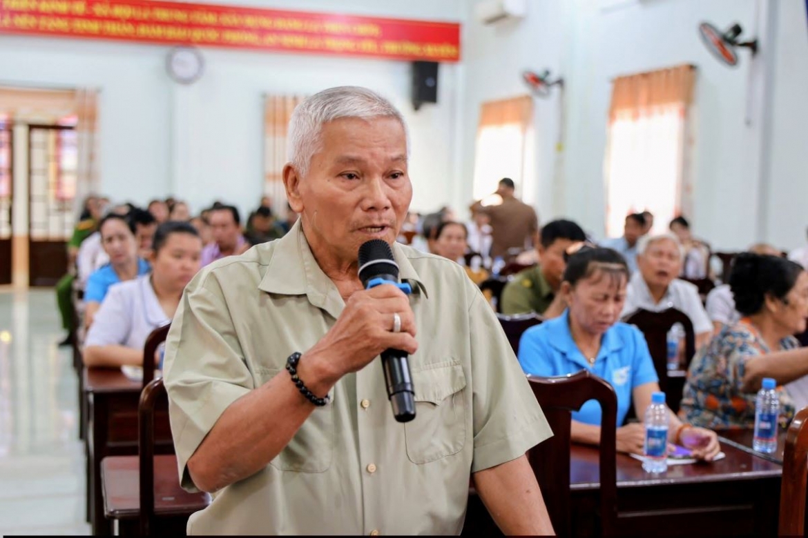 Cử tri tham dự buổi tiếp xúc với ứng cử viên trước thềm bầu cử