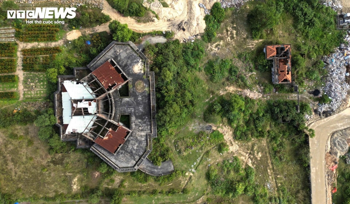 Chủ đầu tư đã ký hợp đồng với Công ty cổ phần Công trình cấp thoát nước Quảng Nam để thực hiện gói thầu xây lắp, với thời gian thi công theo hợp đồng là 401 ngày.