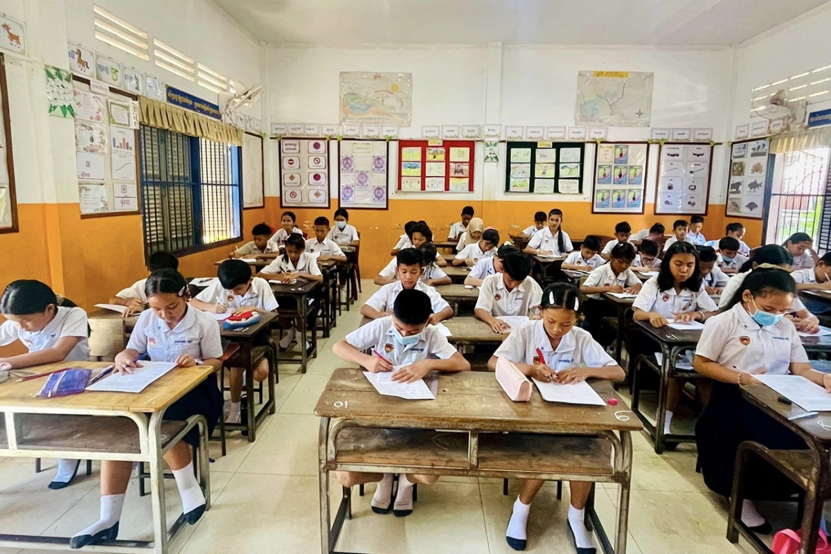 Campuchia cấm học sinh sử dụng điện thoại di động trong trường học.